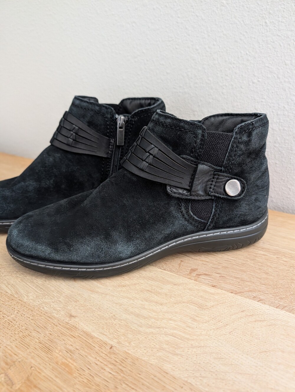 Earth Women's Synal Suede Ankle Boot Booties 8.5 Side Zip Comfort
